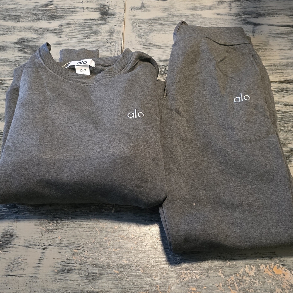 ALO Yoga Charcoal Crewneck/Sweatpants